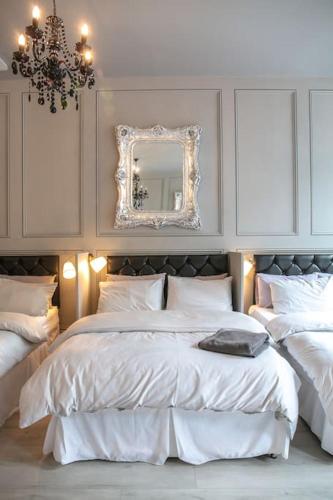 The V.I.P Suite - Sleeps 24! Best for large groups, Liverpool (photo 4)