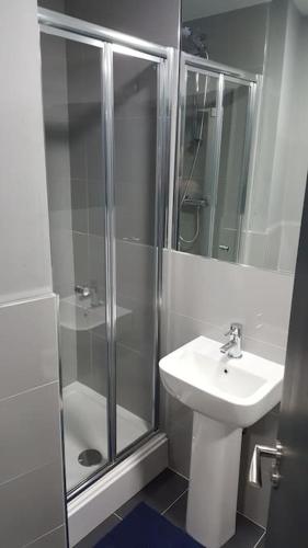 The V.I.P Suite - Sleeps 24! Best for large groups, Liverpool (photo 9)