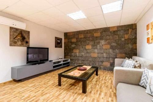 Skupni salon/TV območje, Can Bugantó - amplia casa con piscina y jardín (Can Buganto - amplia casa con piscina y jardin) in Cassa de la Selva