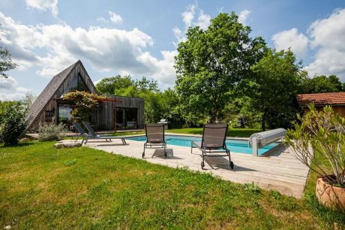 Les Trigones du Causse -Maison atypique avec Piscine Privée