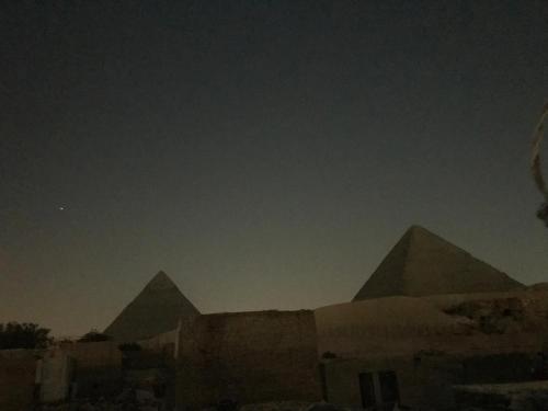 9 Pyramids Lounge
