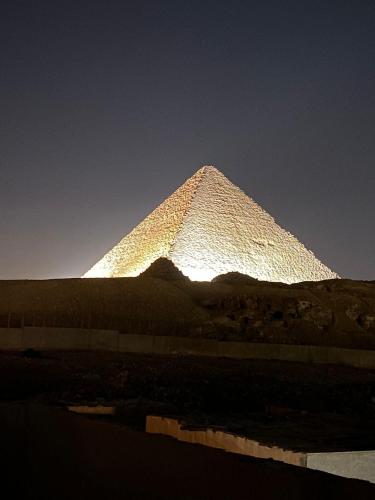 9 Pyramids Lounge