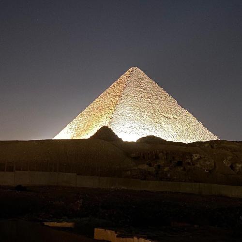 9 Pyramids Lounge
