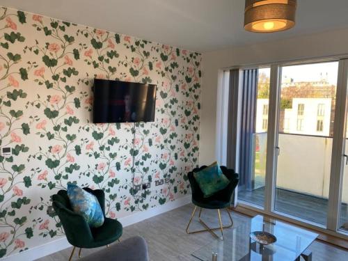 Contemporary & Homely 2 Bed Apartment 10 mins walk to Addenbrookes & Papworth hospitals & Bio Medical Campus