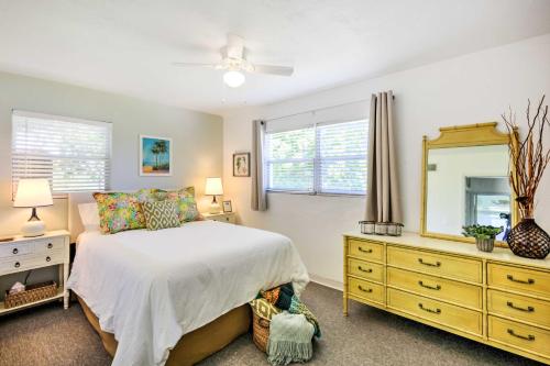 Cozy NSB Abode with BBQ and Fire Pit - Walk to Beach! - image 30