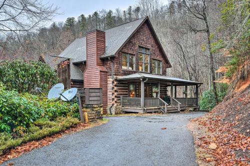 B&B Franklin - Wildflower Luxury Cabin with Hot Tub and Views! - Bed and Breakfast Franklin