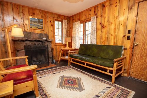 Guestroom, The Meeker Park Lodge in Allenspark (CO)