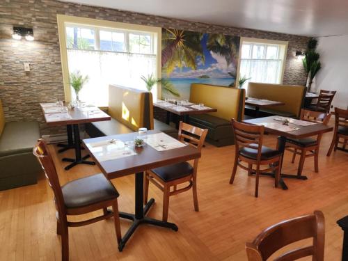 Restorāns, hôtel Fleurs Karaïbes (hotel Fleurs Karaibes) in St-Andre-De-Kamouraska (QC)