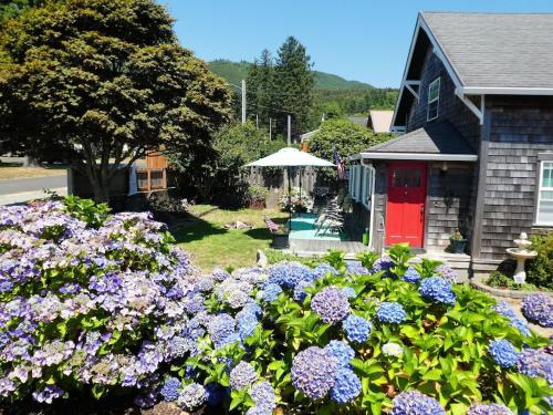 Mariner's Retreat ~ A Downtown Garibaldi Oasis