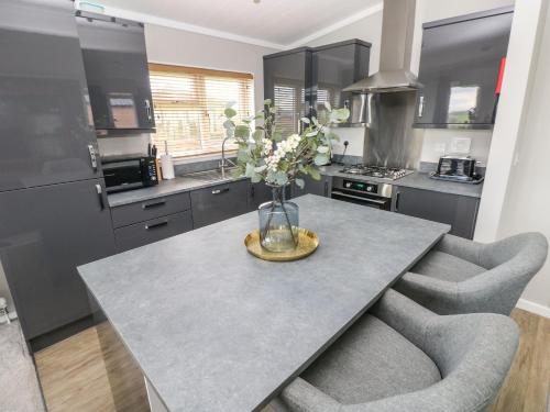 المنظر الخارجي, Driftwood Lodge in Haverfordwest City Center