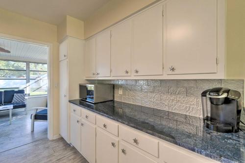 Venice Home with Fire Pit and Grill - 10 Mins to Beach! - image 10