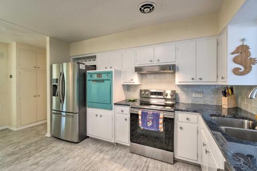 Venice Home with Fire Pit and Grill - 10 Mins to Beach! - image 11
