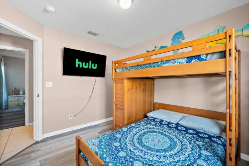 Sunset Serenity - 3BR Beach Townhome with outdoor patio - NEW HOT TUB, Steps to Ocean Fun! in Melbourne, USA