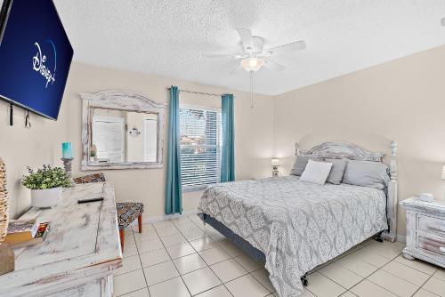 Serene Seaside Retreat - Dog friendly - 2BR Townhouse with Shared Heated Pool Steps to Paradise Beach! in Melbourne, USA