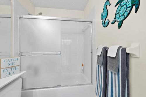 Oceanview Haven - 2BR Beach House with Patio Heated Pool Steps from Paradise Beach Park!