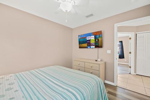 Banana Cabana Two Unit Duplex Walk To The Beach in Melbourne, USA