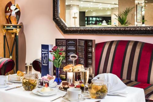 Washington Mayfair Hotel - image 2