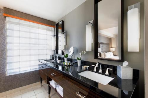 Colcord Hotel - main image