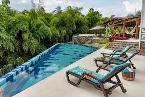 Casa Campestre Montenegro cerca al Parque del Café con piscina privada