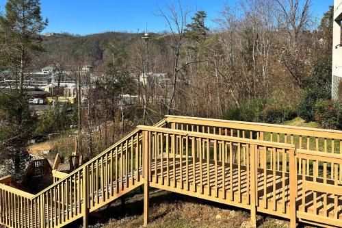 Walk Downtown! Gatlinburg Condo with Patio and Pool Walk Downtown! Gatlinburg Condo with Patio and Pool