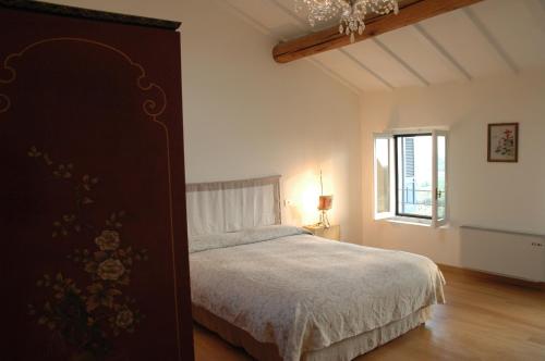 Deluxe Double Room with Bath image 10
