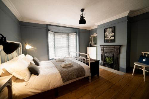 Stunning seaside cottage seconds from beach by Whitstable-Holidays, Fig Cottage Stunning seaside cottage seconds from beach by Whitstable-Holidays, Fig Cottage