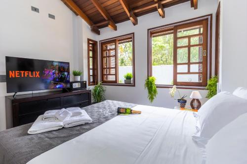 Casa Charmosa com Piscina em Barra do Una