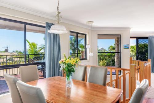 2/80 Cooloola Drive - Comfortable and cosy unit enjoying ocean views and views to Fraser Island