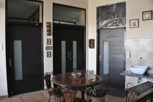 Balkon/terasa, Shardas Homestay in Muslim Mochi Mohalla