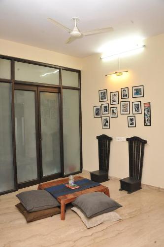 bar/salon, Shardas Homestay in Muslim Mochi Mohalla