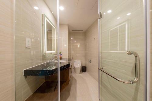 Standard Double Room image 5