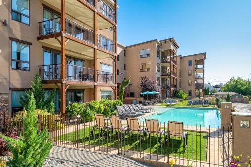 . Marina's Edge Condo walk to restaurants and wineries condo