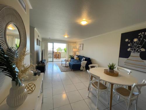 B&B Townsville - City Stadium Apartment on the Riverfront 38 - Bed and Breakfast Townsville