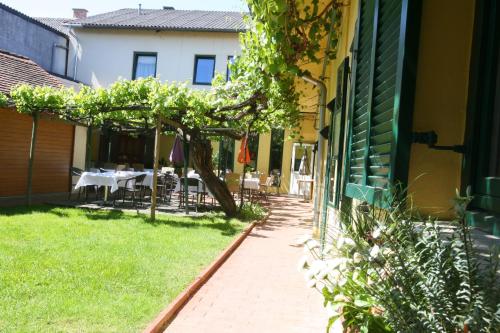 Landgasthof Zum Alten Weinstock - image 2