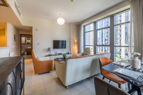 Apartment in Downtown with Study Room - image 6