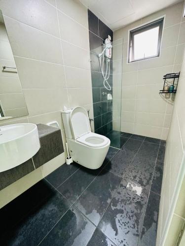 EVO Soho NinsHomestay Bangi - image 8