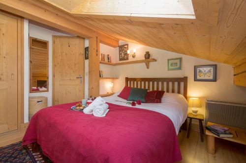 Chalets Zaria Garden Fireplace near Ski Lift - Happy Rentals - image 3