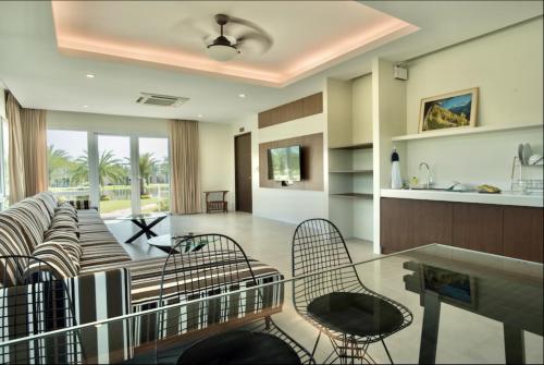 Ravin Home in Pak Phli
