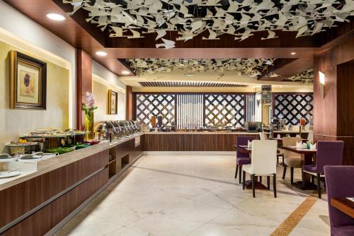 EASTYARD Dammam - Hotel - 레스토랑