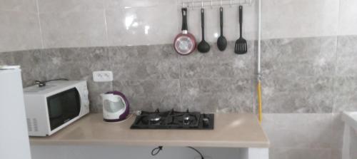 Kitchen, Studio, Cite la GAZELLE ,pas Jafar, quartier calme 10 min de l'aeroport pres du Technopark in Ariana