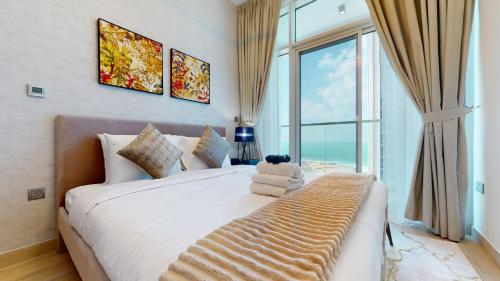 Stylish Apartment Balcony and Sea Views - image 2