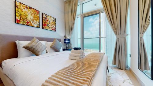 Stylish Apartment Balcony and Sea Views - image 12