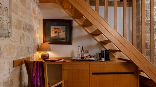 Superior Suite - Irini image 10