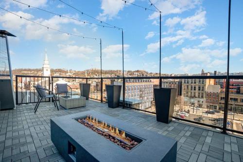 The Penthouse- Heart of OTR w/Rooftop Terrace