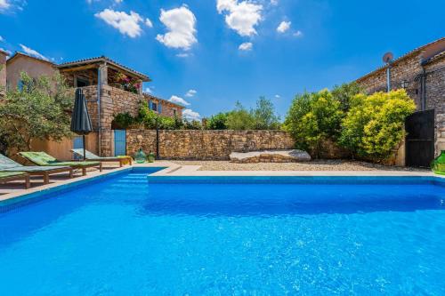 Peldbaseins, Villa Jas in Grandici
