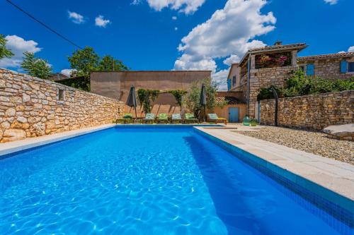Peldbaseins, Villa Jas in Grandici