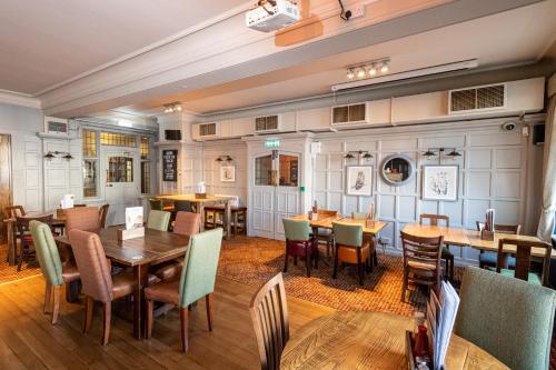 Innkeeper's Lodge Hornchurch - image 12