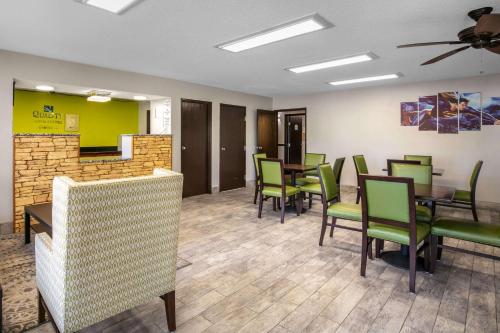 Quality Inn & Suites Metropolis I-24