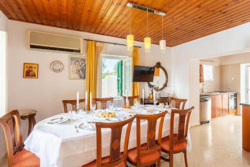บริการและสิ่งอำนวยความสะดวก, Villa Constantinos in อาเกียมารีนาไครโซคูส