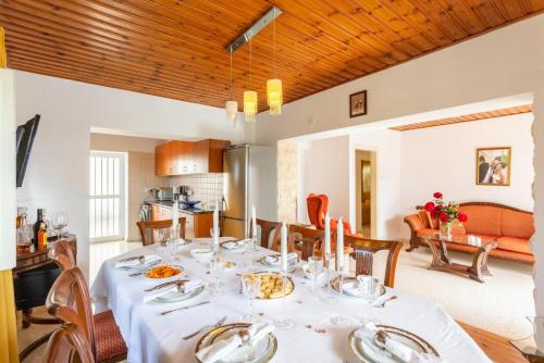 บริการและสิ่งอำนวยความสะดวก, Villa Constantinos in อาเกียมารีนาไครโซคูส